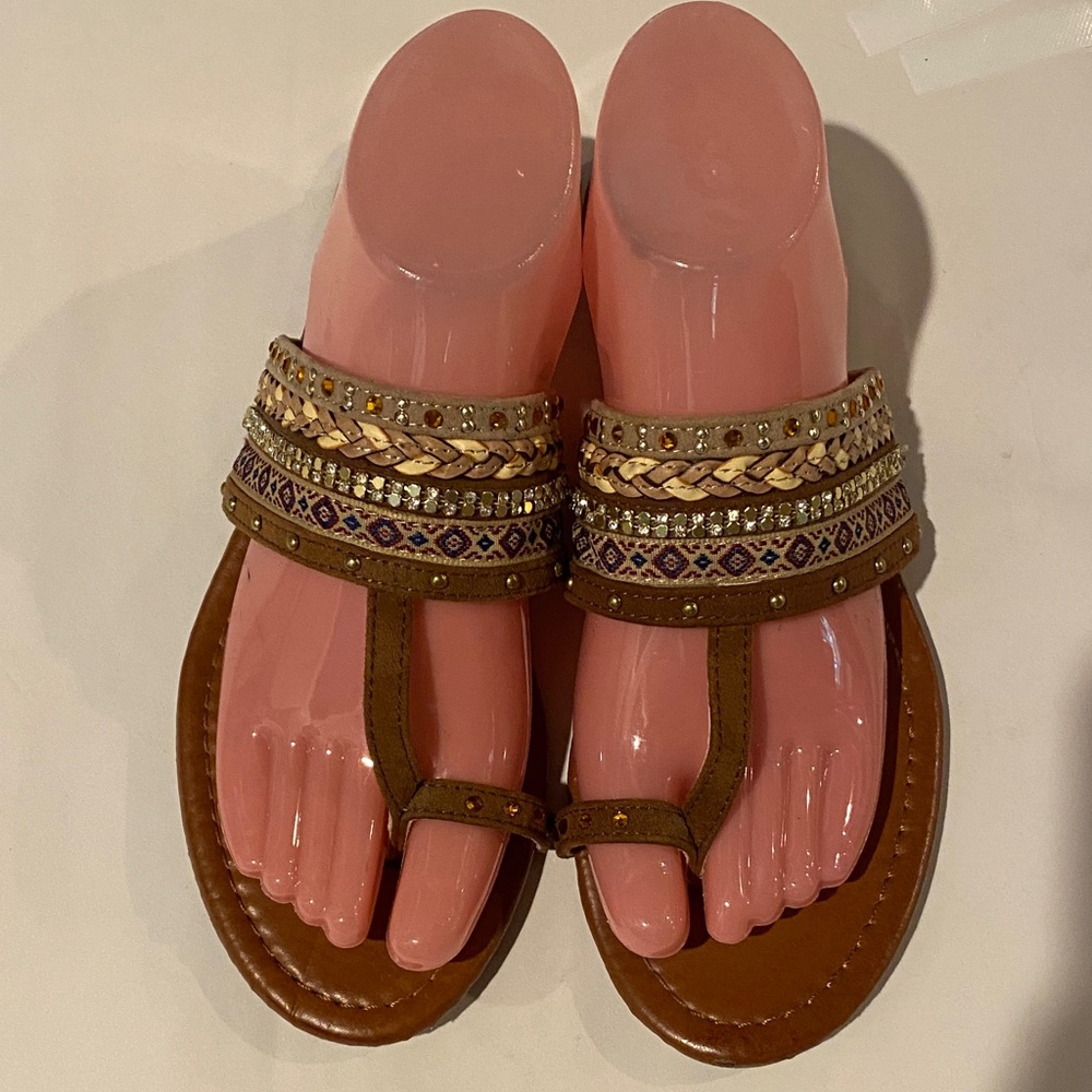 Aloha Island Tan and Gold Braided Sandals
517